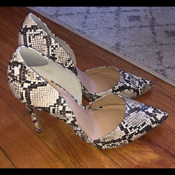 Snake skin pointy toe heel - Picture 2 of 4